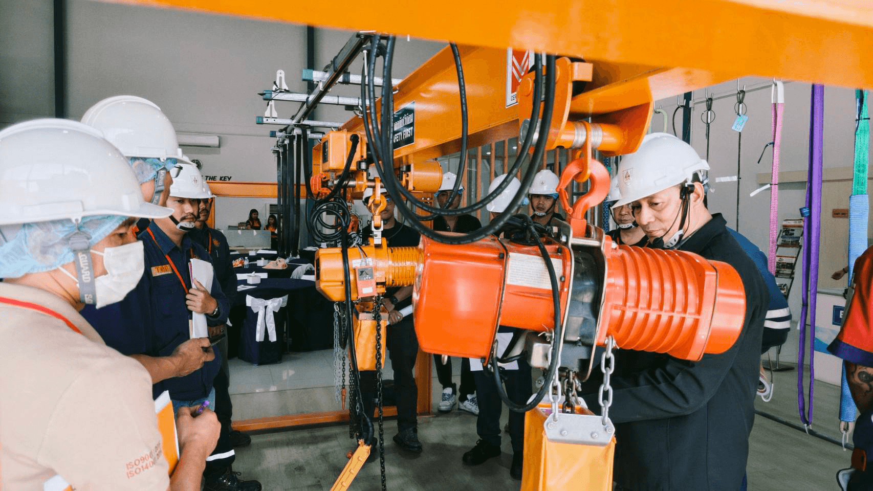 อบรมปั้นจั่นเหนือศีรษะ (หลักสูตร 4 ผู้ 18 ชม.)